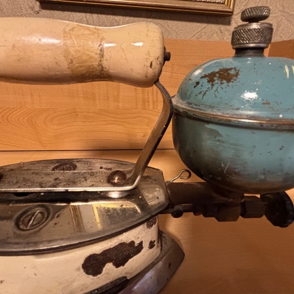 Vintage Coleman Gas Iron with Pump - Picture 7 of 9